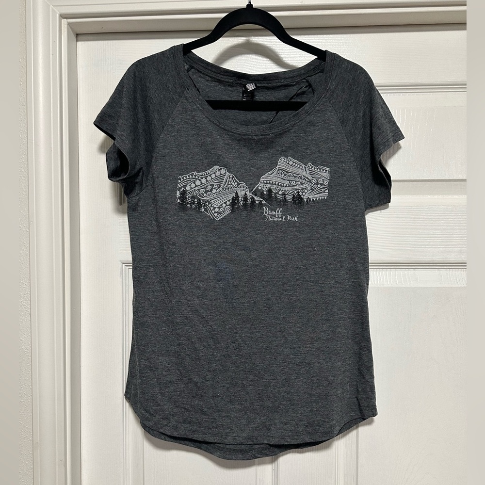 Banff National Park Women's Gray T-Shirt Size M